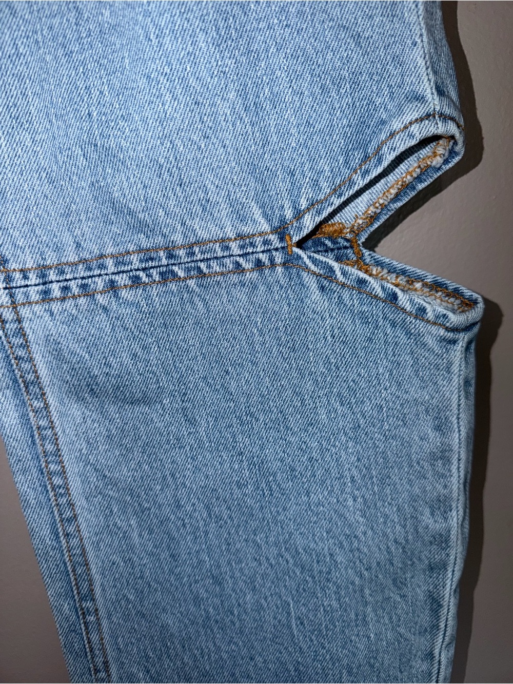 Straight-Leg Blue Distressed Knee Jeans for Women - Picture 3 of 7
